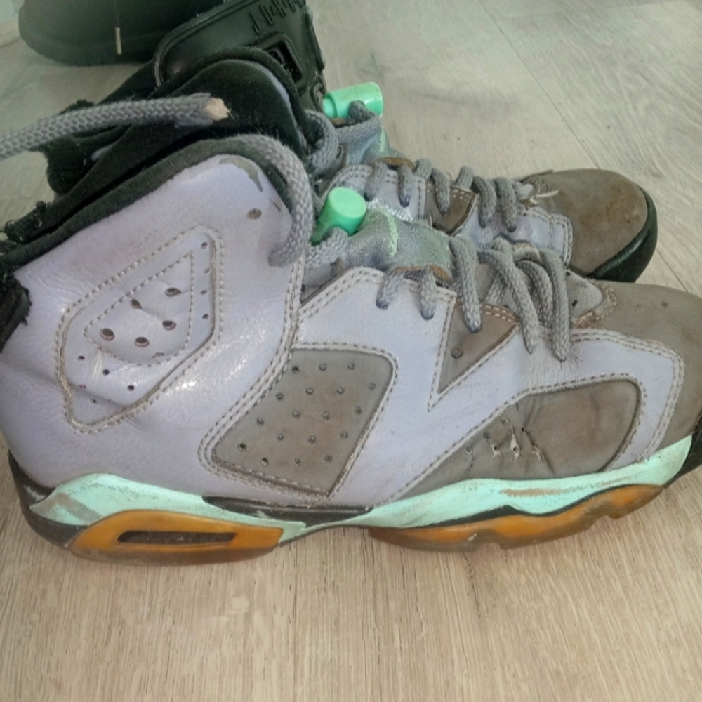 Stylish High-Top Sneakers with Mint Accents